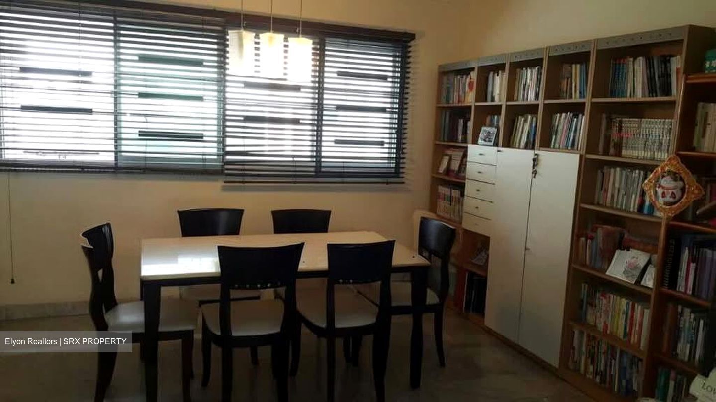 Blk 121 Bukit Batok Central (Bukit Batok), HDB Executive #592000101